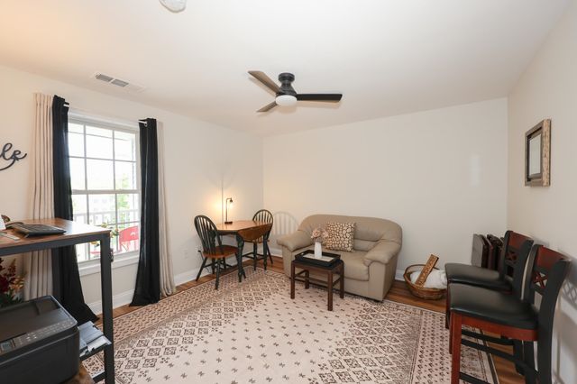 4 Crestview Cir Unit 119, Londonderry, NH 03053