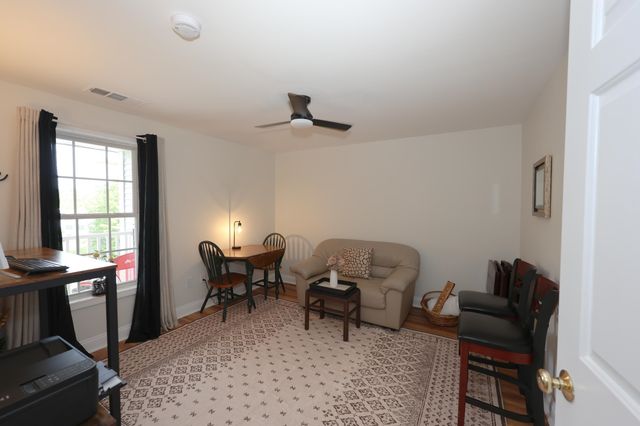 4 Crestview Cir Unit 119, Londonderry, NH 03053