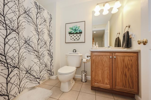 4 Crestview Cir Unit 119, Londonderry, NH 03053