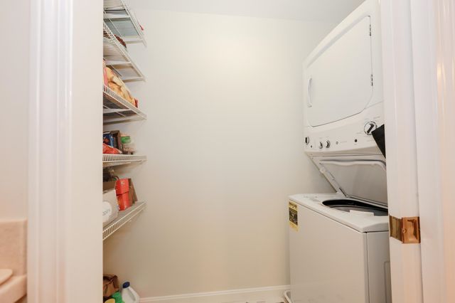 4 Crestview Cir Unit 119, Londonderry, NH 03053