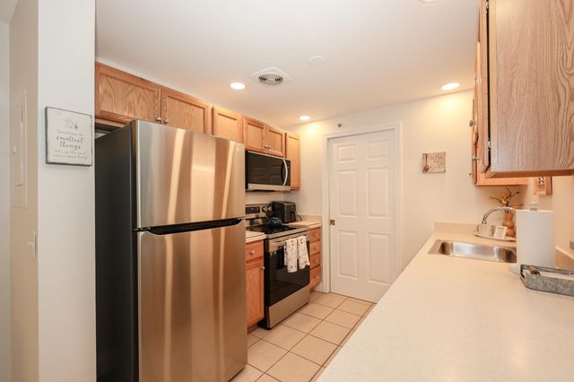 4 Crestview Cir Unit 119, Londonderry, NH 03053
