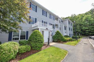4 Crestview Cir Unit 119, Londonderry, NH 03053