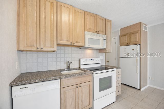 40 Folly Field Rd Apt B252, Hilton Head Island, SC 29928