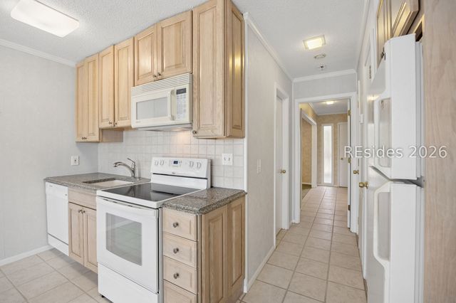 40 Folly Field Rd Apt B252, Hilton Head Island, SC 29928