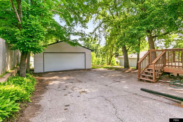 9144 Meredith Avenue, Omaha, NE 68134