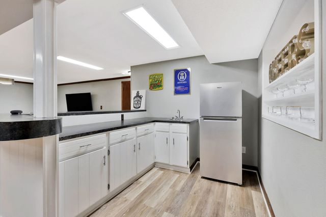 2526 S Glacier Dr, Wichita, KS 67215