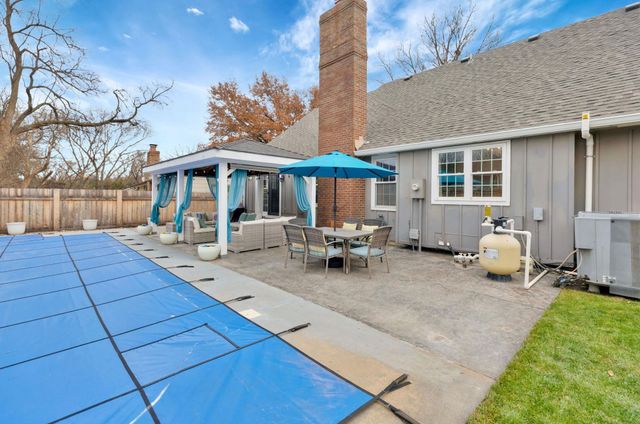 2526 S Glacier Dr, Wichita, KS 67215