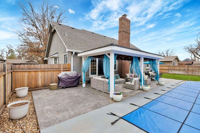 2526 S Glacier Dr, Wichita, KS 67215