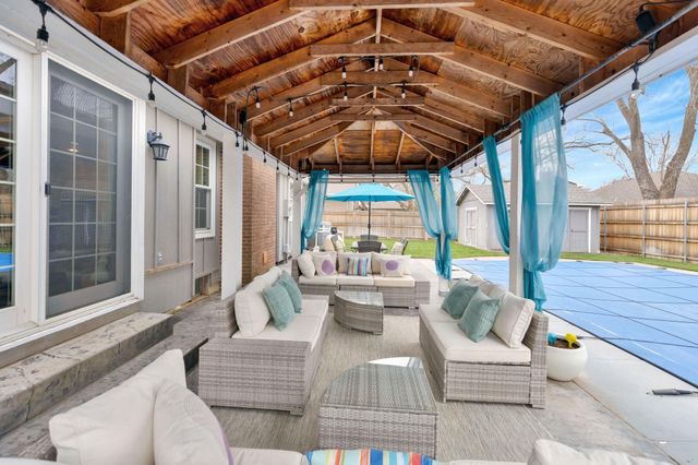 2526 S Glacier Dr, Wichita, KS 67215