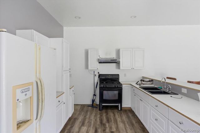 4718 Davison Road, Lapeer, MI 48446