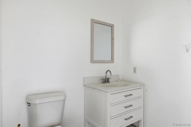 4718 Davison Road, Lapeer, MI 48446