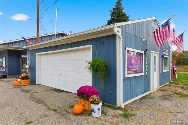 4718 Davison Road, Lapeer, MI 48446