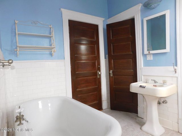 2032 Robinwood Avenue, Toledo, OH 43620