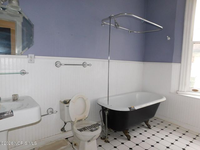 2032 Robinwood Avenue, Toledo, OH 43620