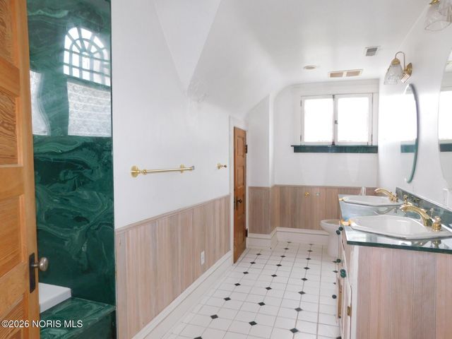 2032 Robinwood Avenue, Toledo, OH 43620