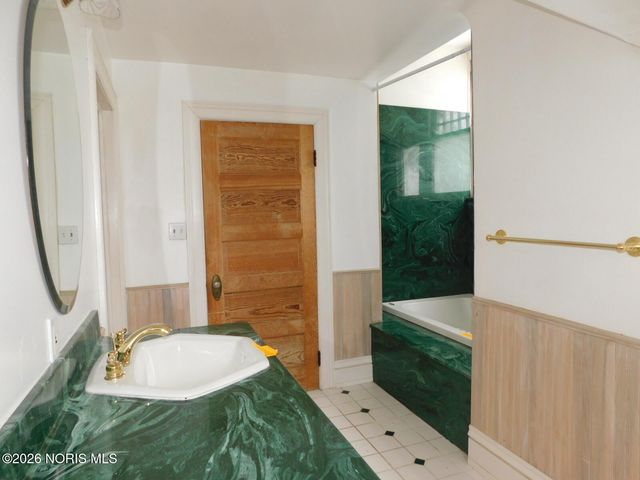 2032 Robinwood Avenue, Toledo, OH 43620