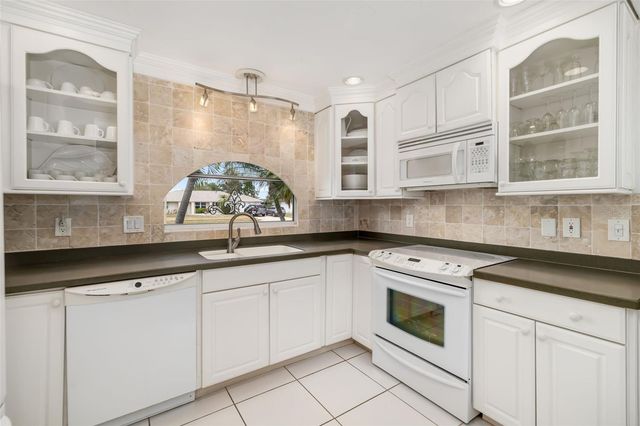 3136 GULF GATE DRIVE, Sarasota, FL 34231