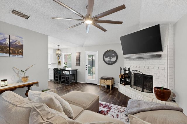 716 Vaughn Drive, Burleson, TX 76028
