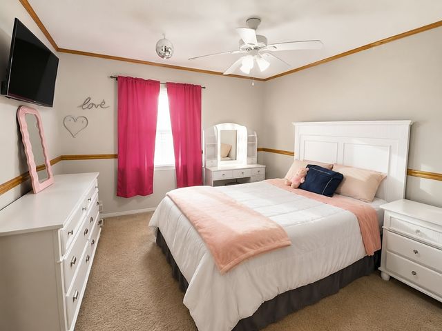 705 E Edgelawn Drive, Plano, IL 60545