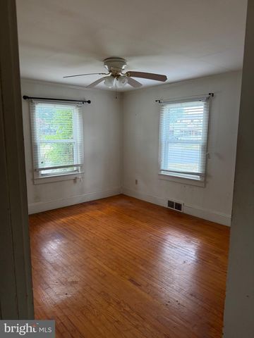 827 E DIVISION ST, Dover, DE 19901