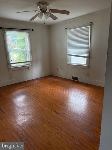 827 E DIVISION ST, Dover, DE 19901
