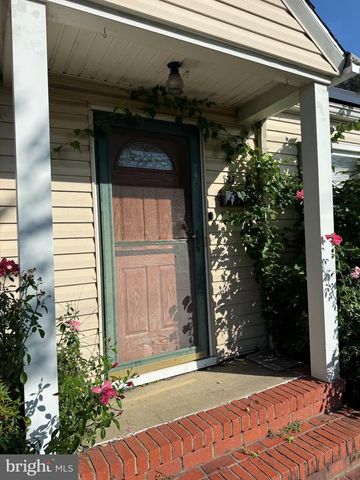 827 E DIVISION ST, Dover, DE 19901