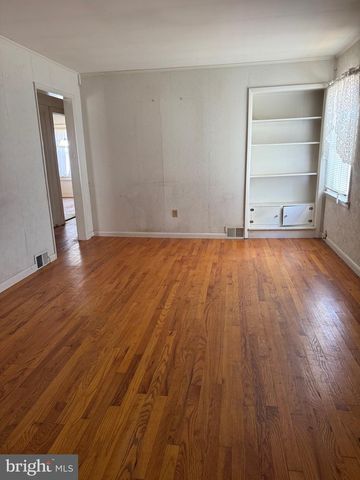 827 E DIVISION ST, Dover, DE 19901