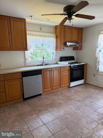 827 E DIVISION ST, Dover, DE 19901