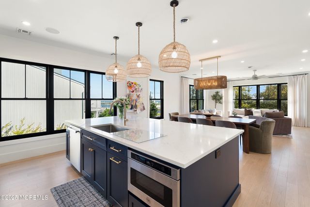 25 Portland Road, Highlands, NJ 07732