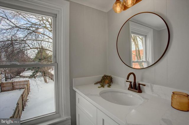 828 BROAD ST, Chambersburg, PA 17201