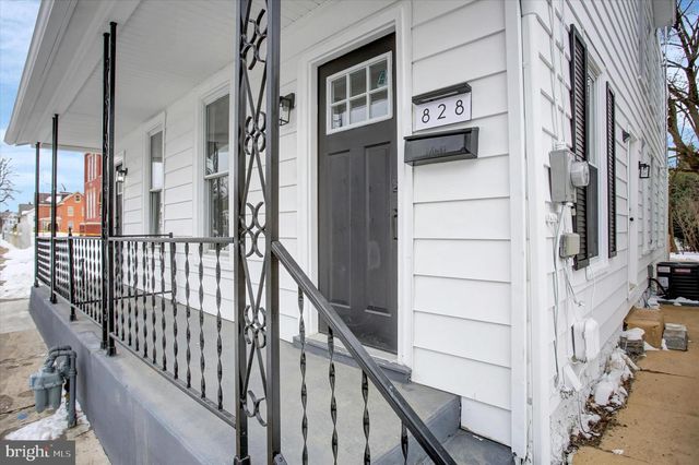 828 BROAD ST, Chambersburg, PA 17201