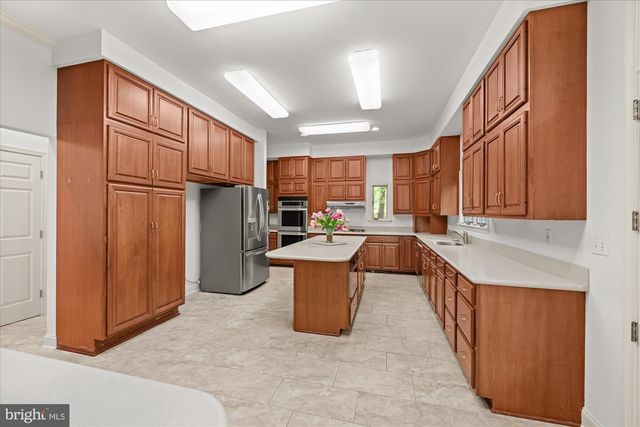 6013 SELVYN RD, Bethesda, MD 20817