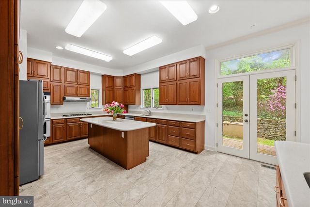 6013 SELVYN RD, Bethesda, MD 20817