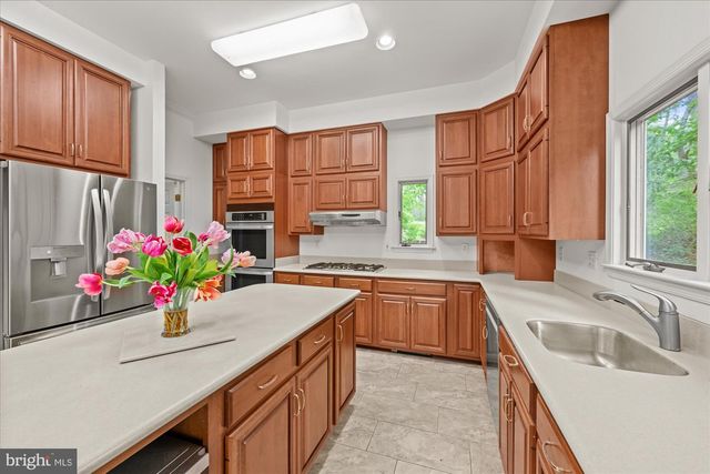 6013 SELVYN RD, Bethesda, MD 20817
