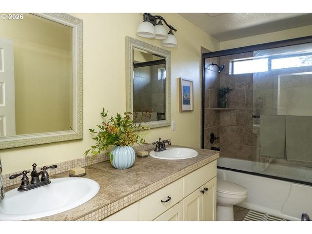 5545 N HARVARD St, Portland, OR 97203