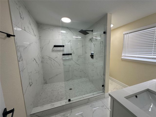 3416 W OAKELLAR AVENUE, Tampa, FL 33611