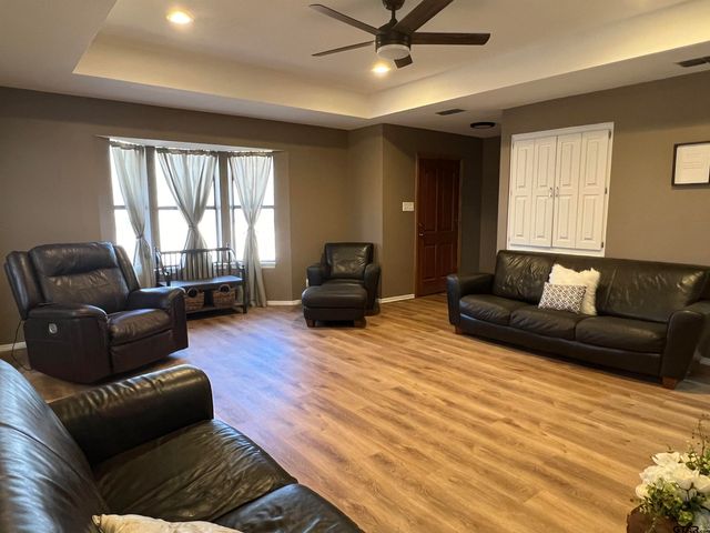 13299 Spring Creek Dr, Flint, TX 75762