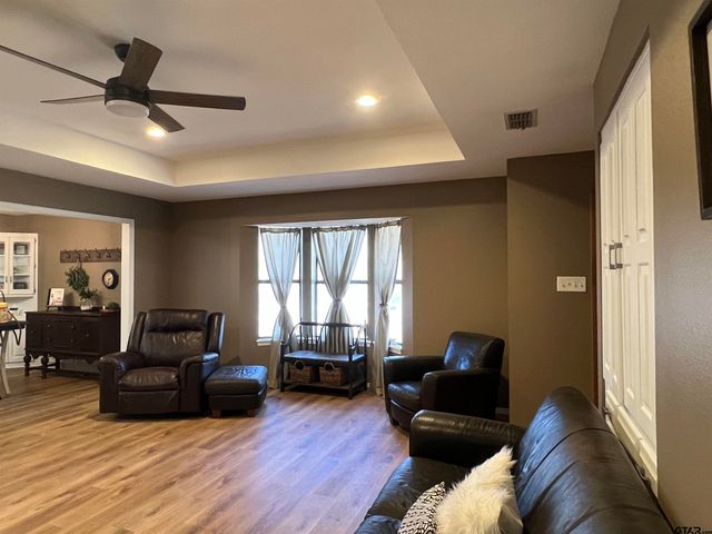 13299 Spring Creek Dr, Flint, TX 75762