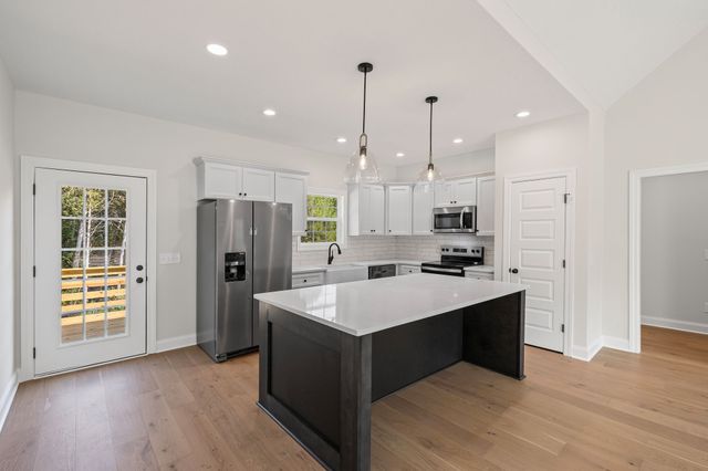 107 Stonebrook Dr, Shelbyville, TN 37160