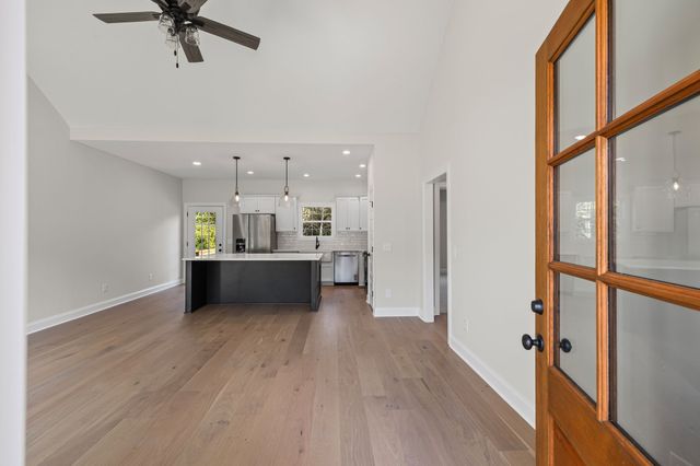 107 Stonebrook Dr, Shelbyville, TN 37160