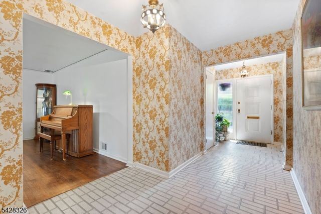 26 Devon Dr, West Orange Twp., NJ 07052