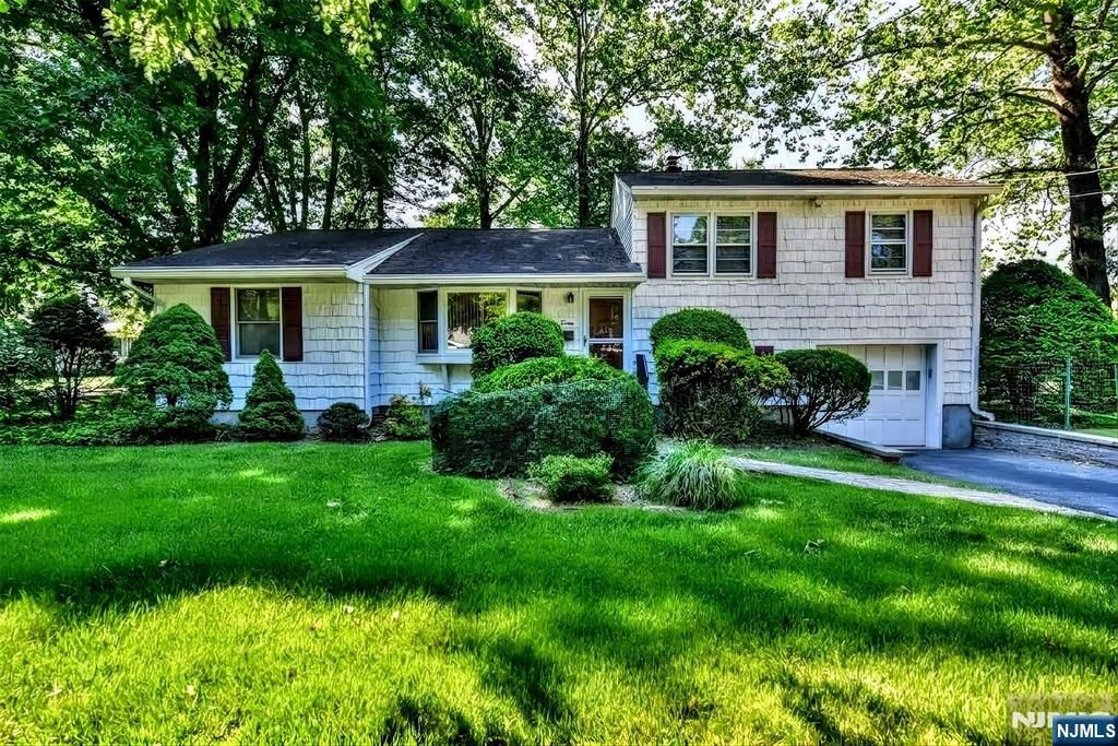 420 Park Avenue, Midland Park, NJ 07432