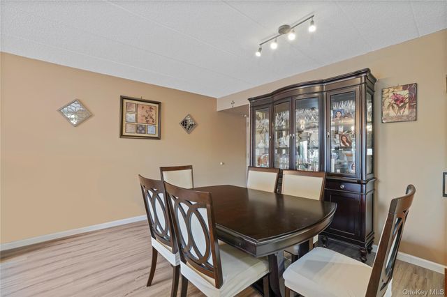 61-12 69th Street 2M, Middle Village, NY 11379