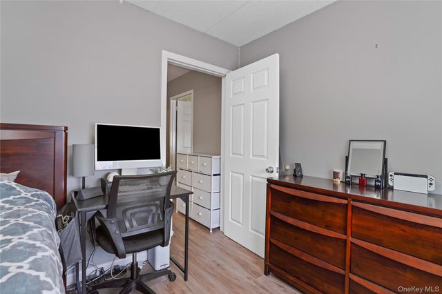 61-12 69th Street 2M, Middle Village, NY 11379