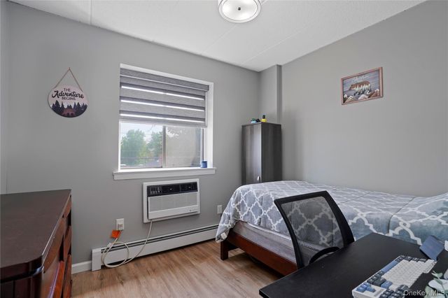 61-12 69th Street 2M, Middle Village, NY 11379