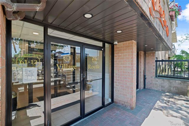 61-12 69th Street 2M, Middle Village, NY 11379