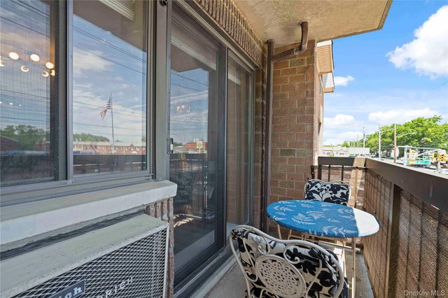 61-12 69th Street 2M, Middle Village, NY 11379