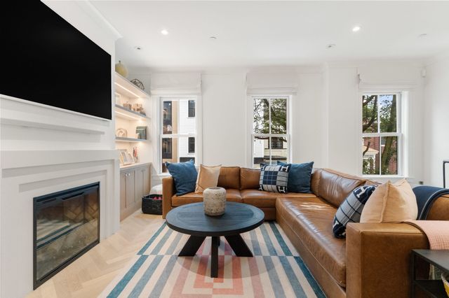 255 W Third 255, Boston, MA 02127