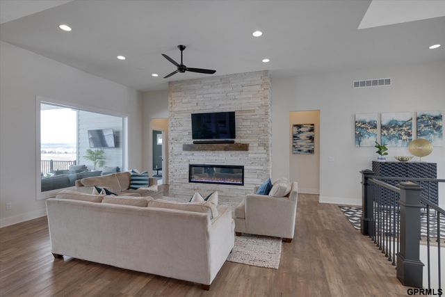 909 S 243 Street, Waterloo, NE 68069