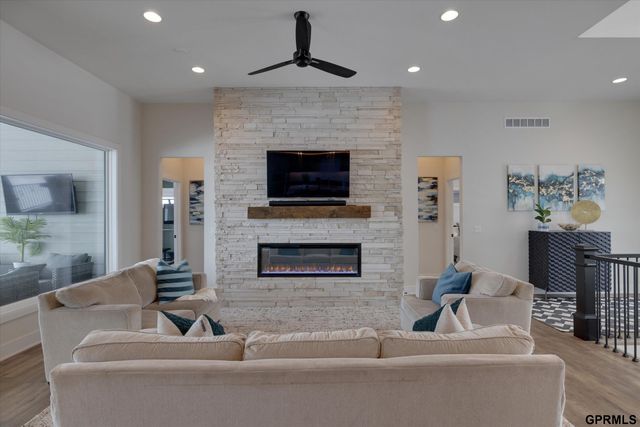 909 S 243 Street, Waterloo, NE 68069